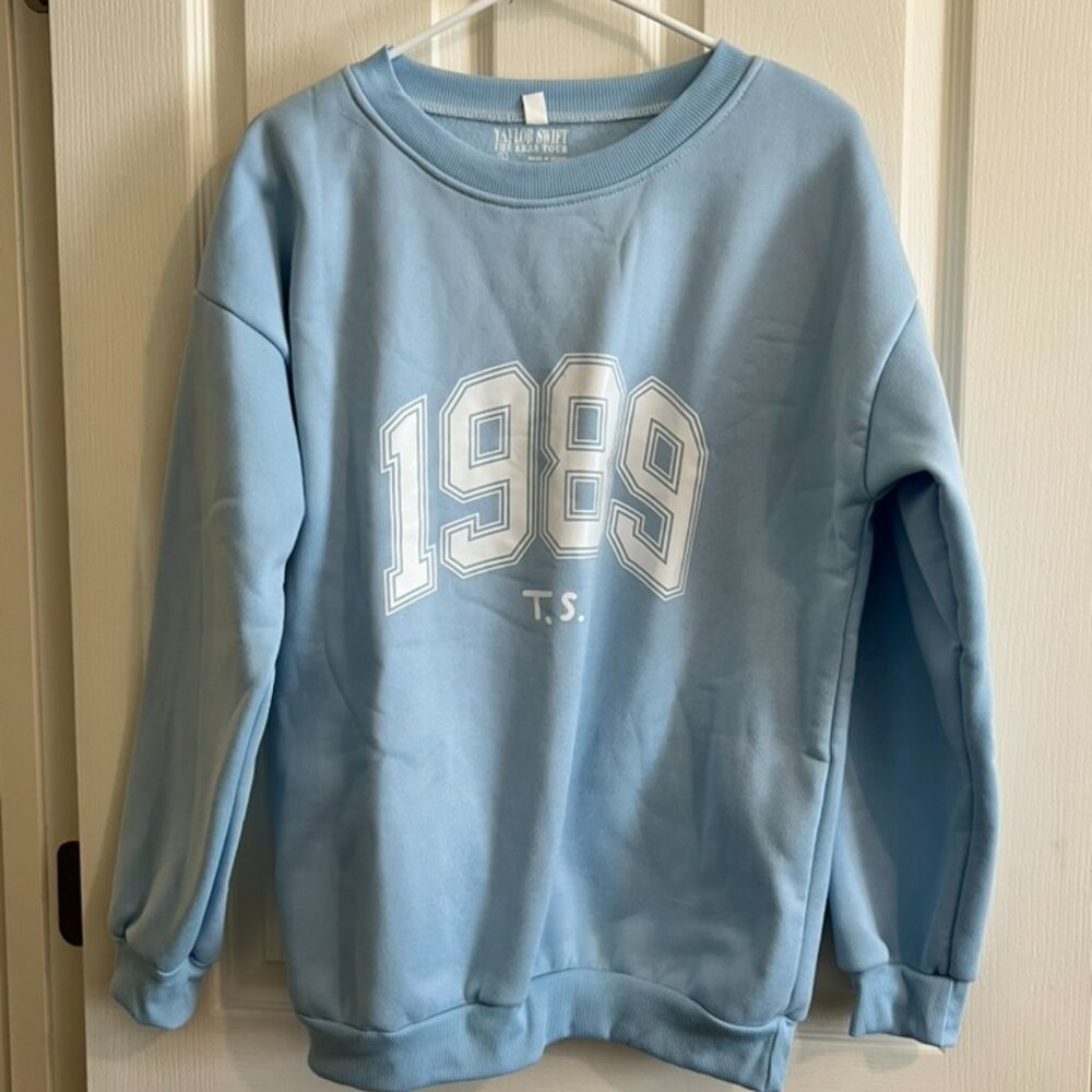 Taylor Swift The Eras Tour 1989 Light Blue Crewneck Sweatshirt (Size L)